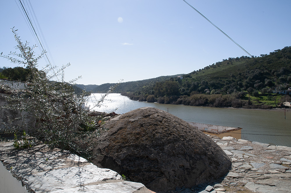 Vue du Rio Guadiana où Casa MarDi organise une résidence artistique pour photographes au Portugal